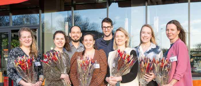 Vlnr: Machteld Boonstra, Daphne Naessens, Mariano A. Molina Beitia, Wendy Dankers, Niels Waterval, Anne van der Spek, Margot Morssinkhof en Elza Dianne van Deel, Stephanie Popping kon helaas niet aanwezig zijn.Van Harte Gefotografeerd
