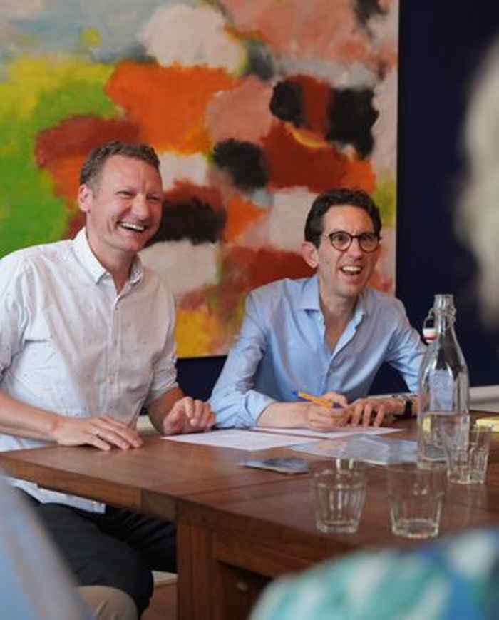 directeur AUF Melchior Bussink en prof. dr. Paul Smeets ondertekenen de samenwerking